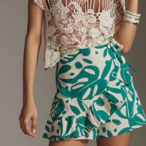 Anthropologie Corey Lynn Calter Printed Leaf Shorts - S 💚🤍